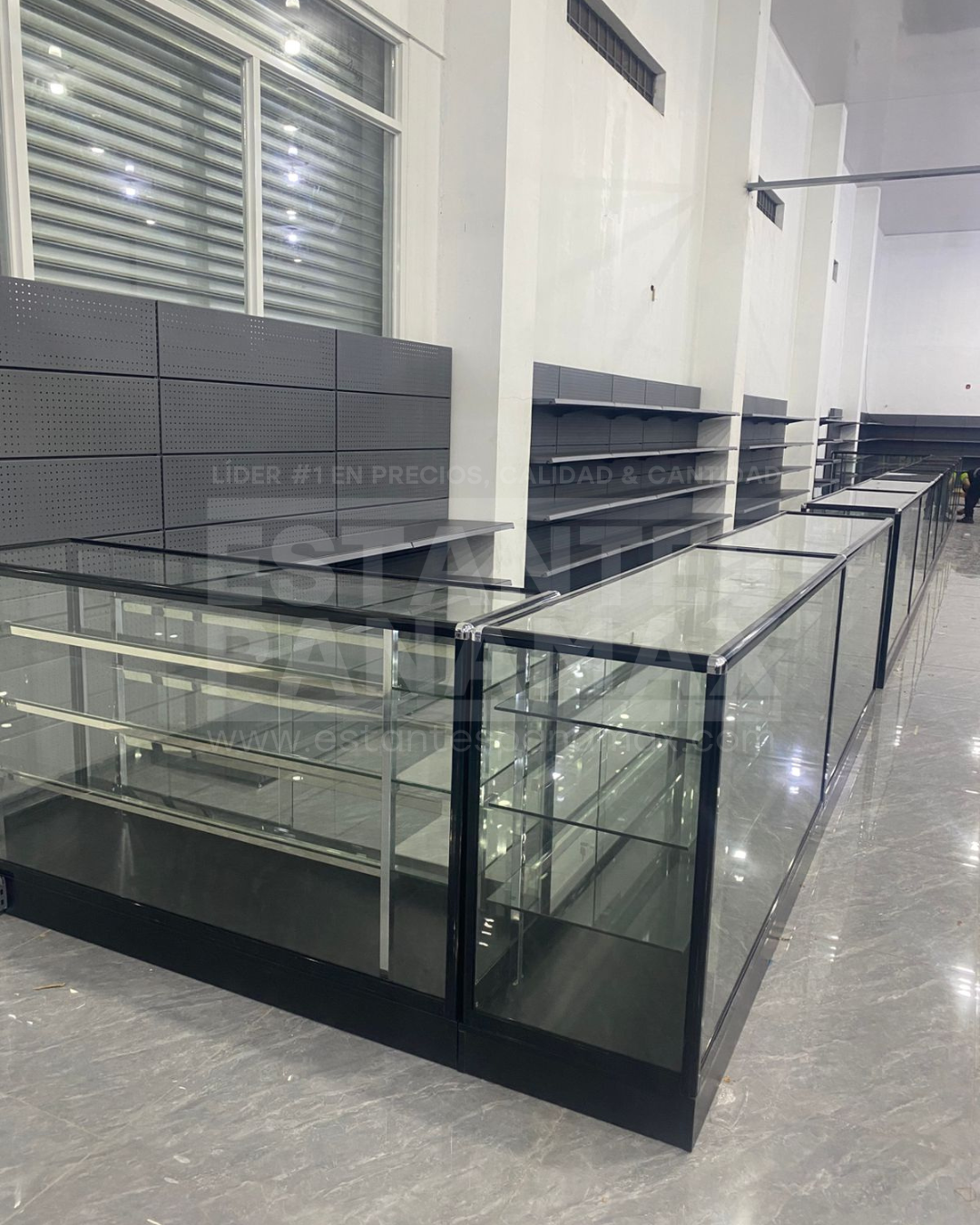 Vitrina de Aluminio Negro 3 Niveles de Vidrio Templado 105x180x55cm KW-003-180CM