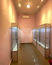 Vitrina Vertical de Aluminio Plateado con Blanco 3 Niveles con Gavetero y LED 200x100x30cm KD-010 / KW-005