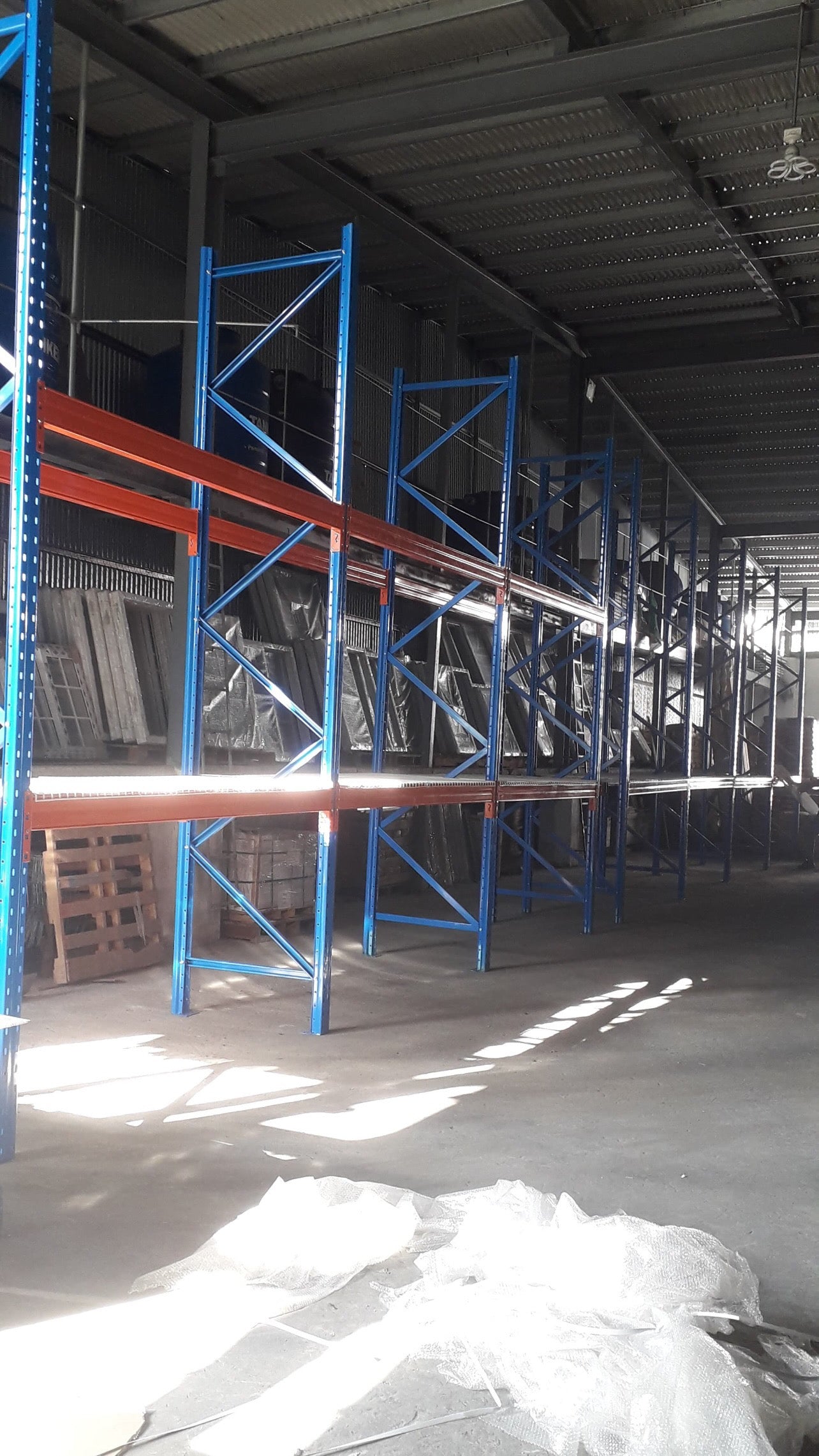 Rack de Bodega de Carga Pesada Soporta Hasta 3 Toneladas por Nivel con Mallas PMX-1143 ***SE VENDE POR PIEZAS***