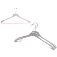 Gancho de Ropa Plástico Gris 45cm J-HNG-004